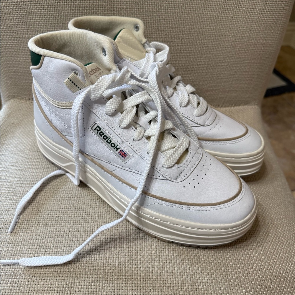 Reebok Women's Wo Club C Geo Mid Sneaker; size 9